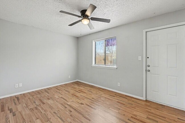 Photo - 1045 S Happy Hollow Rd