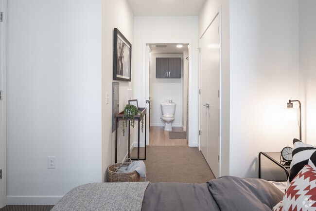 1BR, 1BA - 671SF