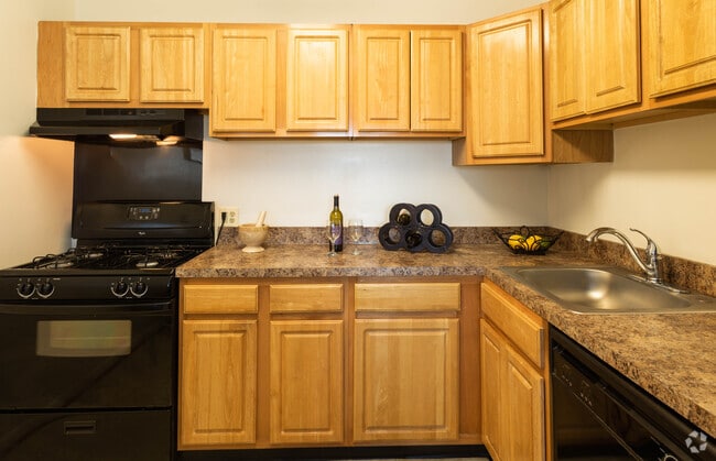 2HAB, 1BA - 897 ft² - Eudowood Towers