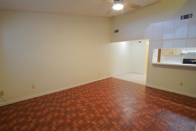 2335 Parrot Ln