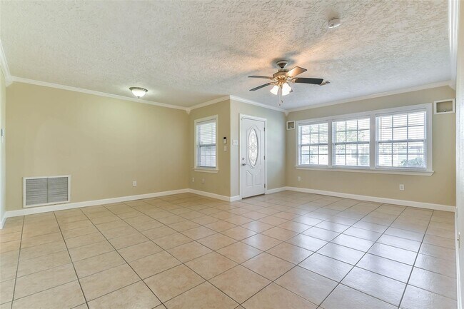 Photo - 11 Lyncrest Dr