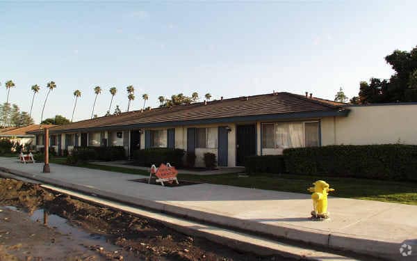Villa Palms Apartments - Villa Palms Apartments