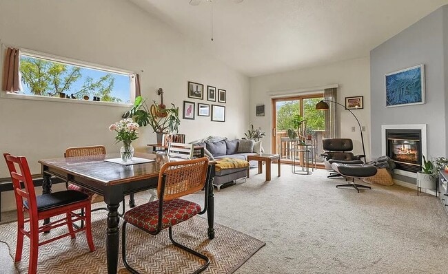 Building Photo - 2822 N Cascade Ave Unit 2822