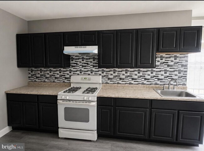 1902 W Fayette St