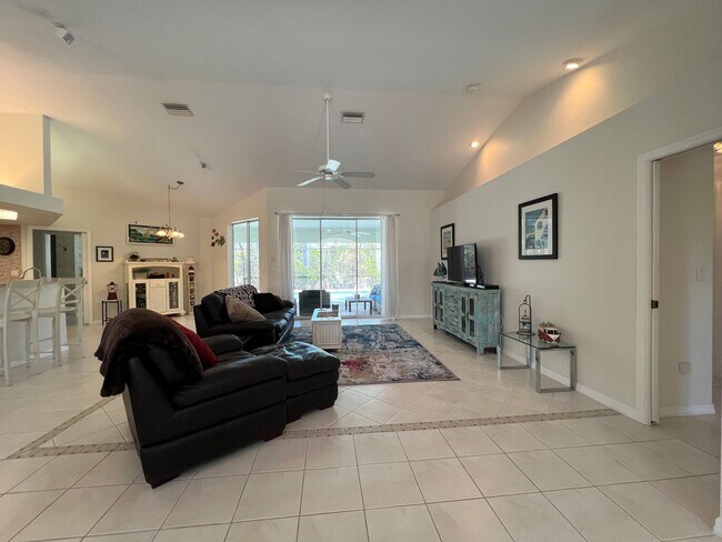 Photo - FURNISHED SHORT TERM RENTAL - 3 Bed / 2 Ba...