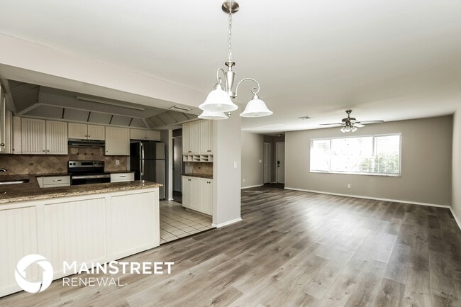 Photo - 2425 Woodland Cir