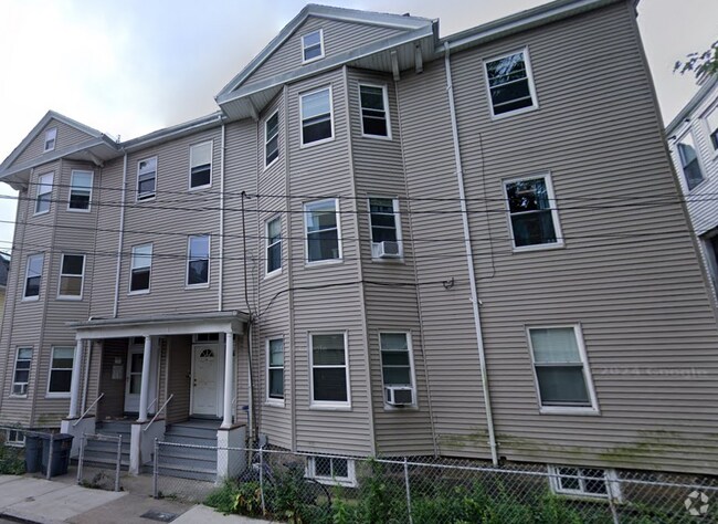 Building Photo - 22 Bynner St Unit 2 Rental