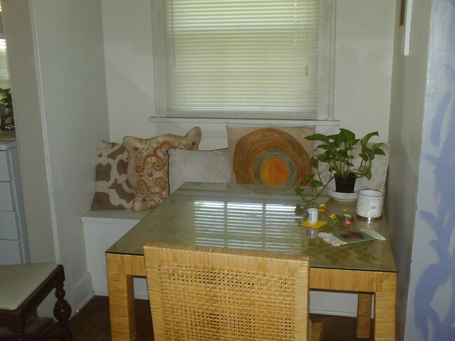 Dining/living - 1617 Leavenworth St Unit #2Upper