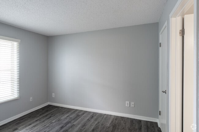 1BR, 1BA - 520SF - Bedroom