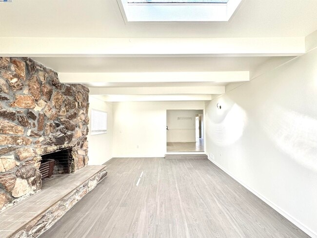 Photo - 15560 Calgary St