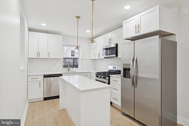 Photo - 417 E Upsal St