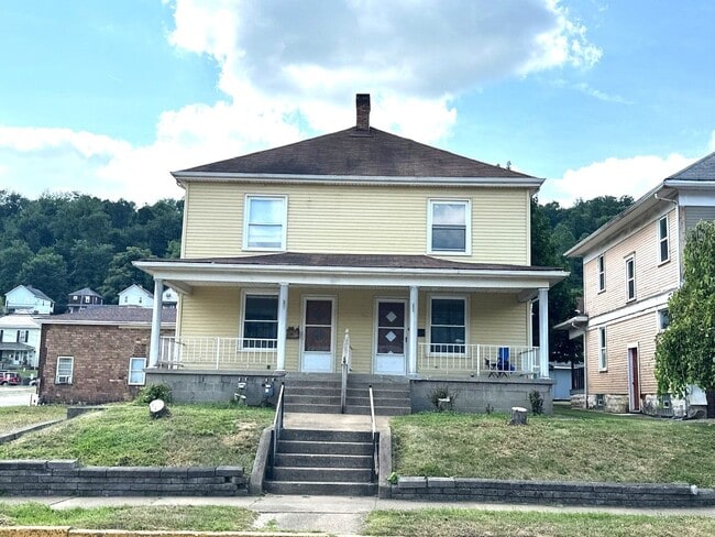 Building Photo - West Street Townhouses Unit 3153