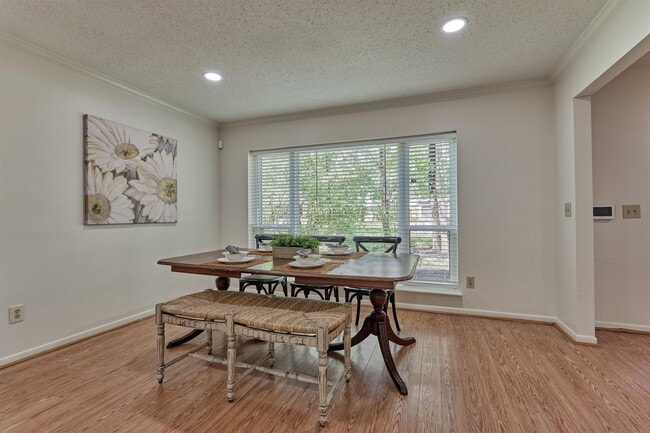 Photo - 71 Breezy Point Pl