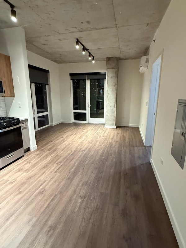 Building Photo - 760 N Hudson Ave Unit 720