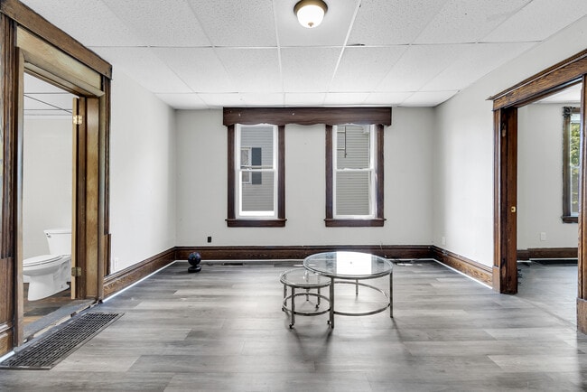 Building Photo - 413 Forest Ave