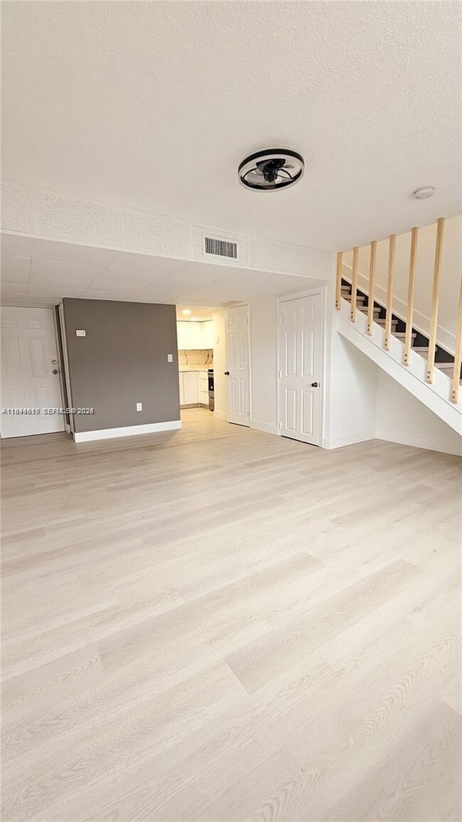 Building Photo - 5 Olive Dr Unit 19