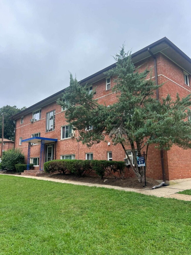 Building Photo - Charming 1 Bedroom Apartment in Woodbridge... Unit Apartment 302