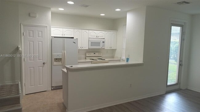 Building Photo - 6042 SW 19th Ct