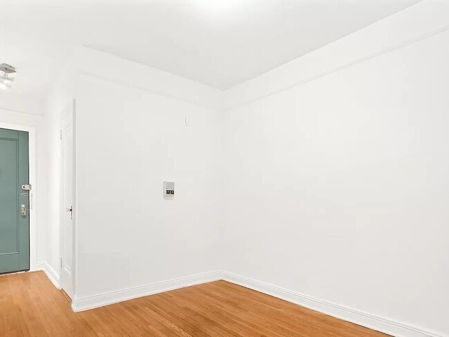 Photo - 30-83 Crescent Street Unit E6