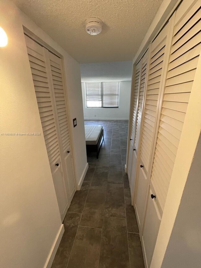 Photo - 18151 NE 31st Ct Unidad 1810