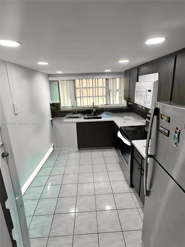920 NE 199th St Unit 309-3J