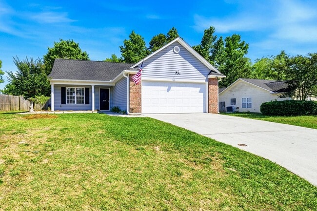 Photo - 215 Gardenview Ct NE