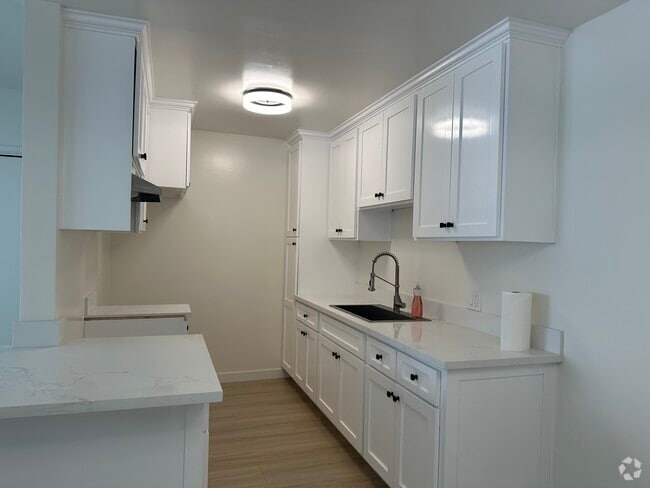 Building Photo - 9338 National Blvd Unit #4 Rental