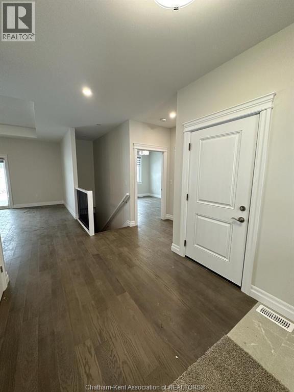 Photo - 70 Victoria Ave