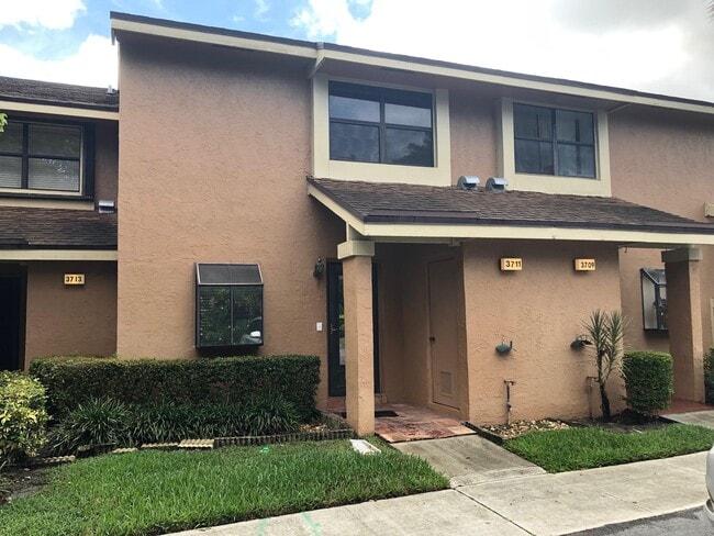 Photo - 3711 Carambola Cir N