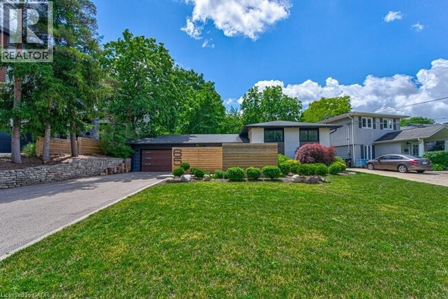 Photo - 65 Lang Crescent