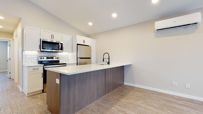 Building Photo - 307 Regent Ave E