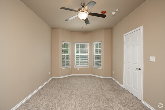 1BR, 1BA - 754SF - Primary Bedroom