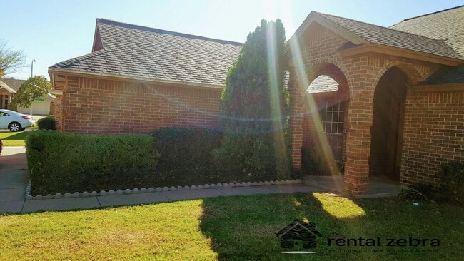 $2095 North Fort Worth! FRESH RENOVATIONS,... - $2095 North Fort Worth! FRESH RENOVATIONS,... Apartamento