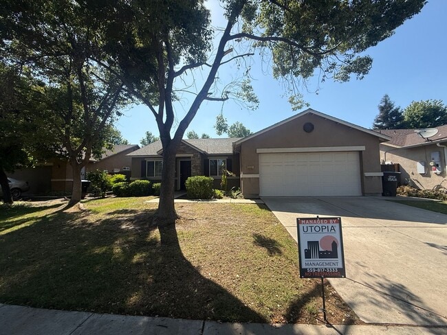 Building Photo - 3-bedrooms and two bathrooms home located in Visalia, CA
