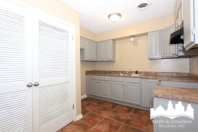 Photo - 3095 Normandy Dr