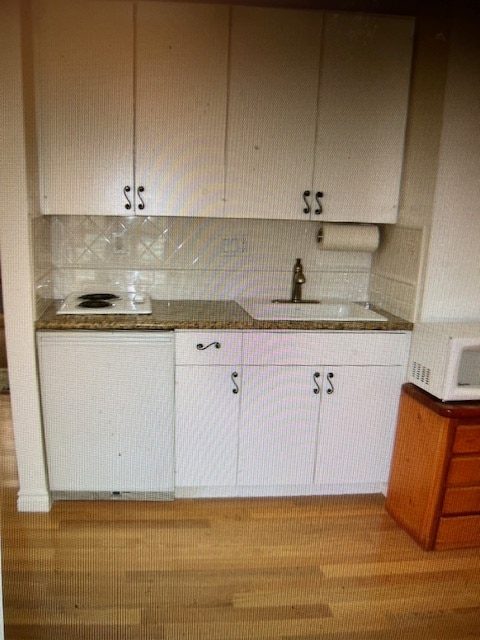 Vista de la cocina/frontal - 410 S Barrington Ave Unidad 200