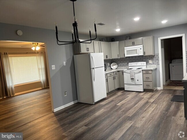 Building Photo - 9700 Cedarhollow Ln Rental