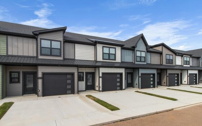 Building Photo - 303 Jonathan Wade Cir