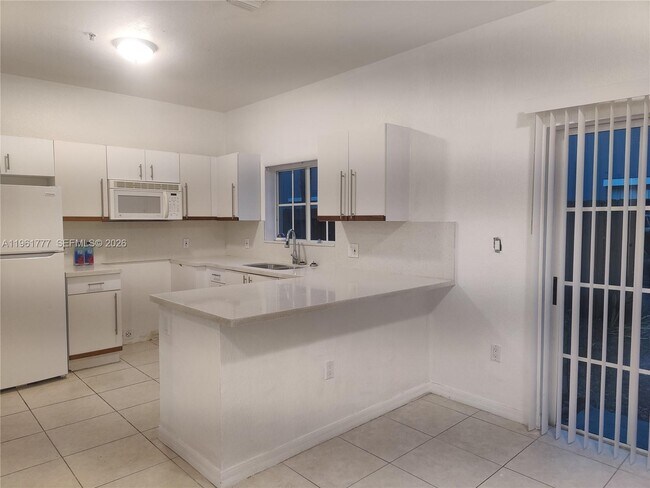 Photo - 3928 SW 52nd Ave