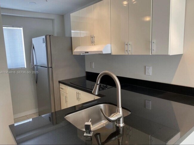 Photo - 821 SW 2nd St Unit 1