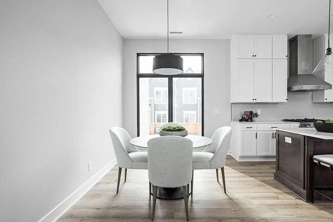 Photo - 705 E 16th St