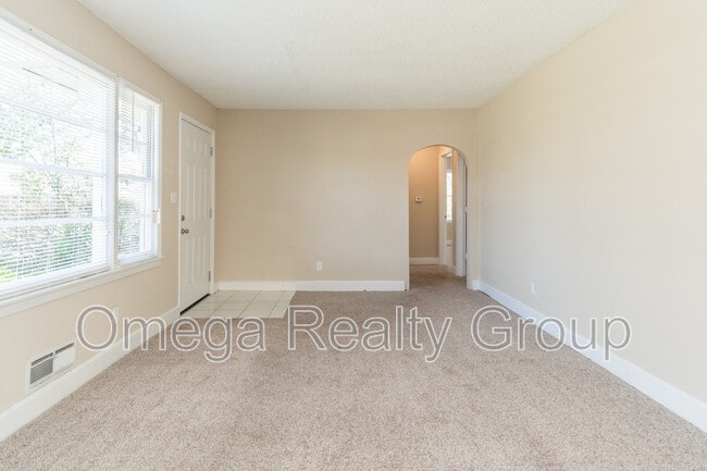 Photo - 313 Sunhill Rd NW