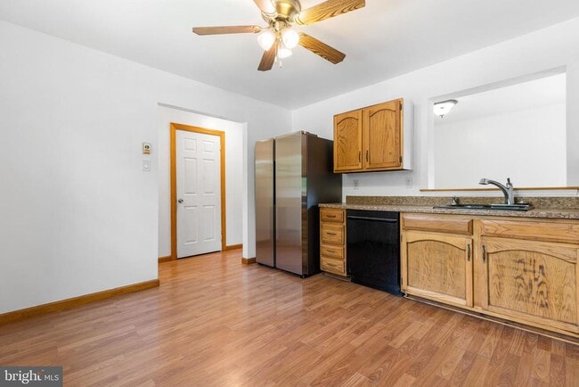 Photo - 172 Stirling Ct