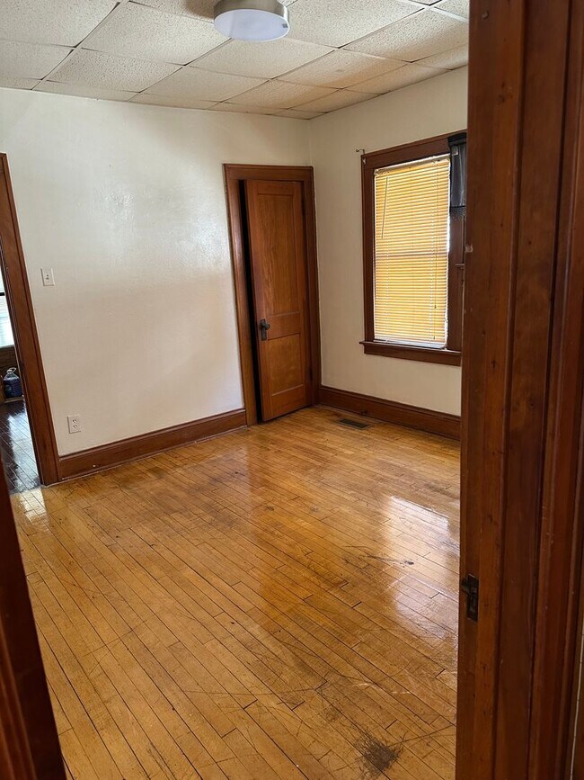 Photo - Charming 2-Bedroom Lower Duplex