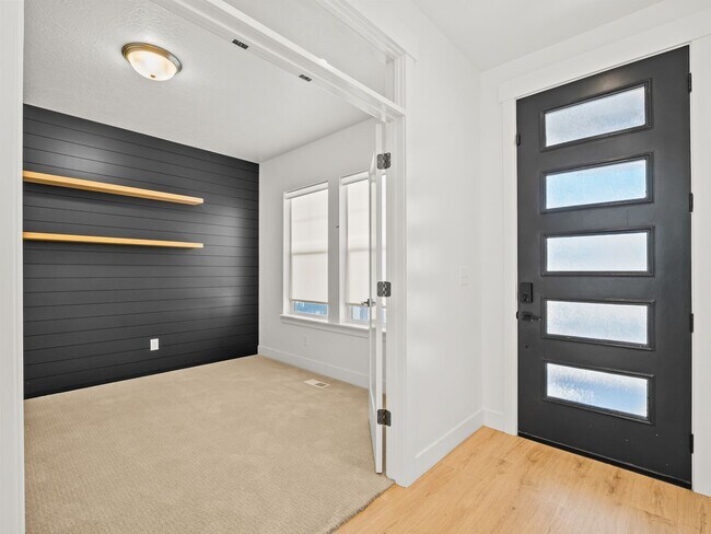 Photo - 5 Bed / 3.5 Bath Home in Saratoga Springs – Spacious Living Near Utah Lake