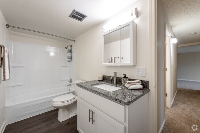 2HAB, 1,5BA - 983SF - Castlewood Apartments