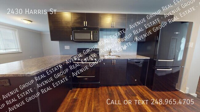 Photo - 2430 Harris St