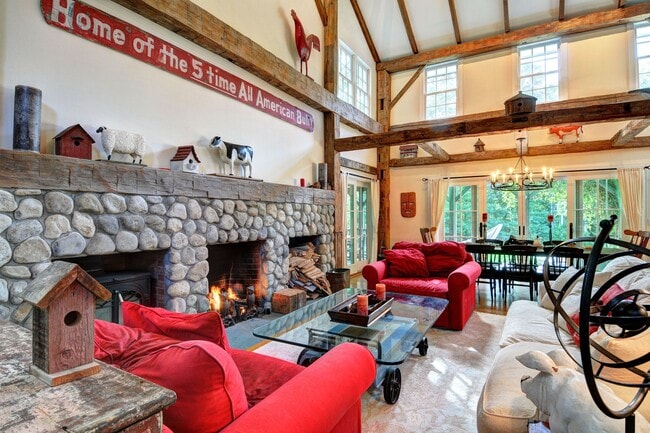 Photo - 9 Centre Way