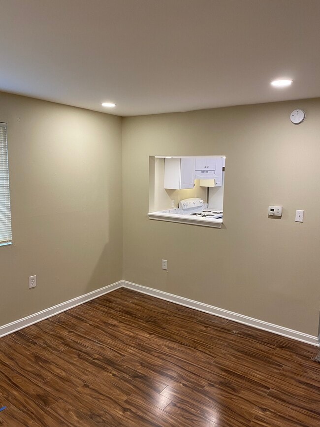 Living room 3 - 231 Melrose Ct
