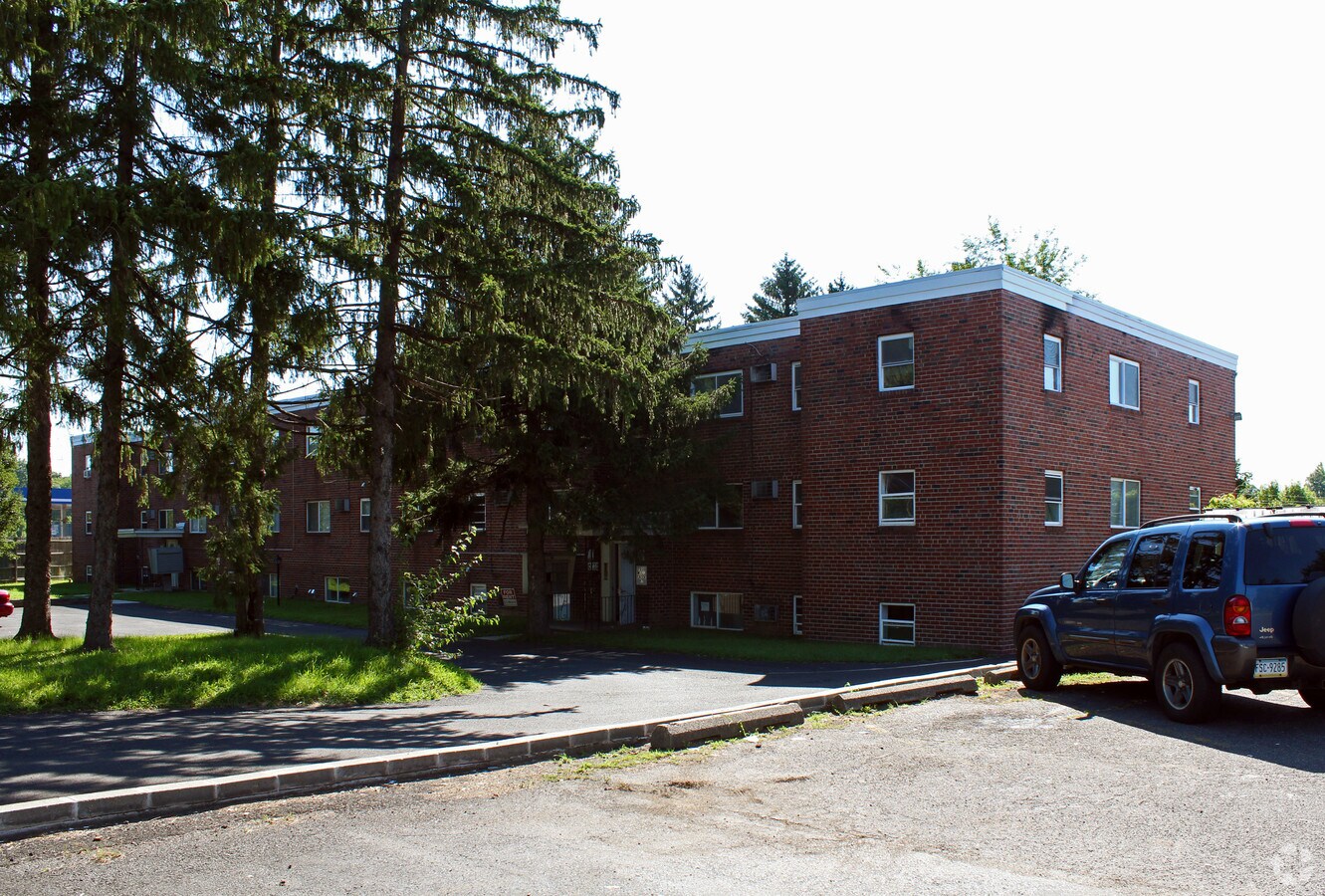 Mill Creek Manor - Mill Creek Manor